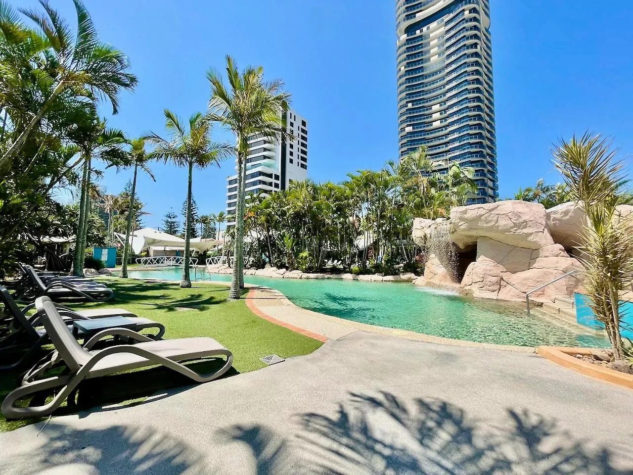 Poolside Villa, Direct Access #45 Gold Coast Apartment