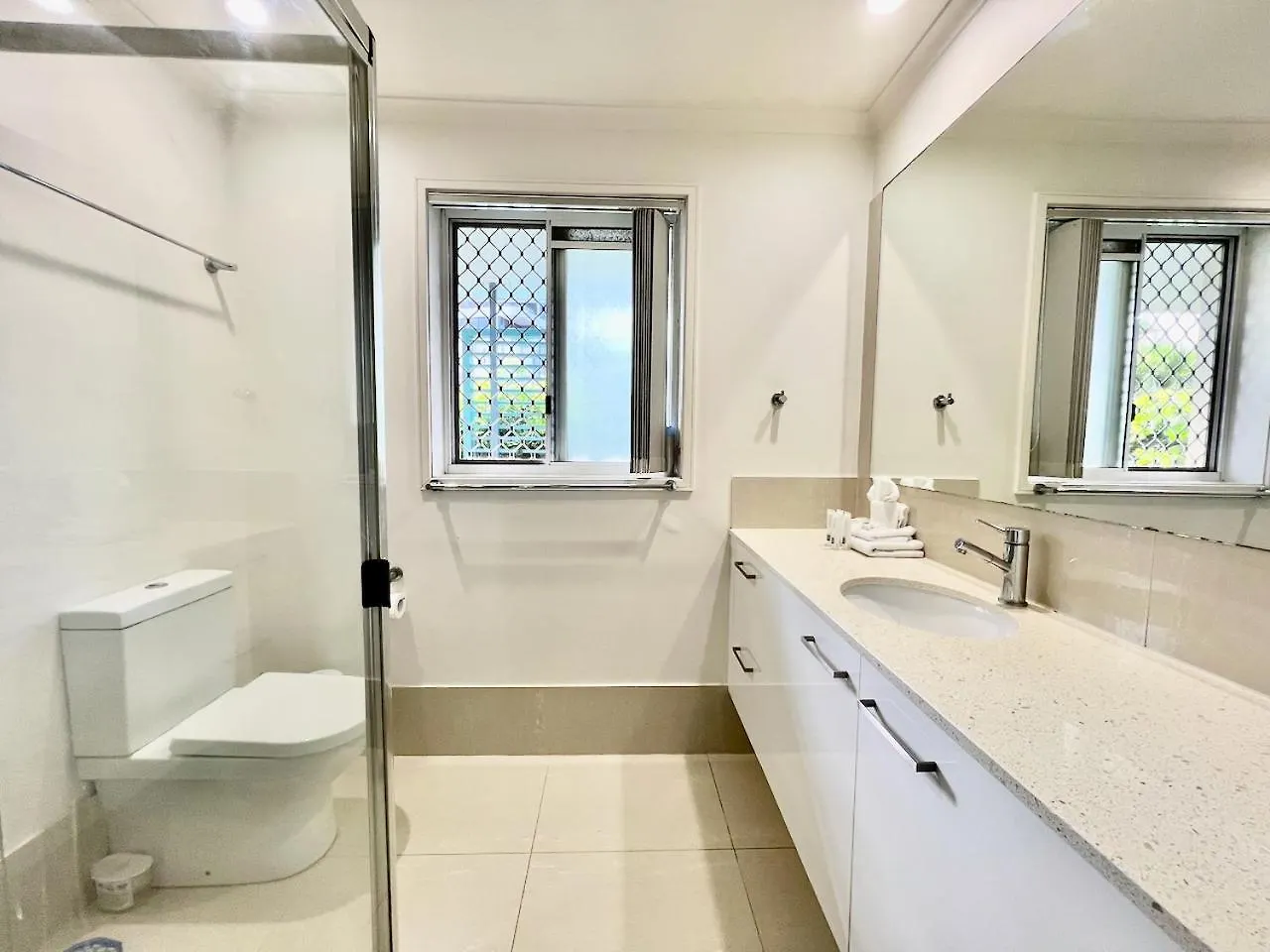 Poolside Villa, Direct Access #45 Gold Coast