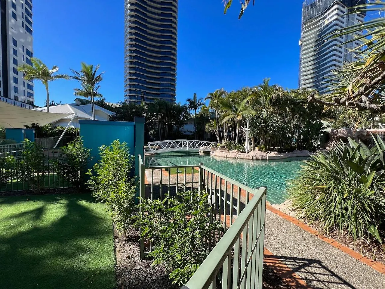 Poolside Villa, Direct Access #45 Gold Coast Apartment
